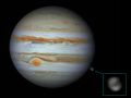 Il pianeta Giove con la grande Macchia Rossa ed il satellite Ganimede